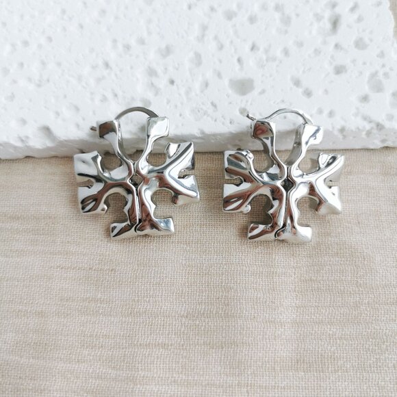 Tory Burch Jewelry - ✨Tory Burch✨ Roxanne Silver Oversized Hidden Earrings